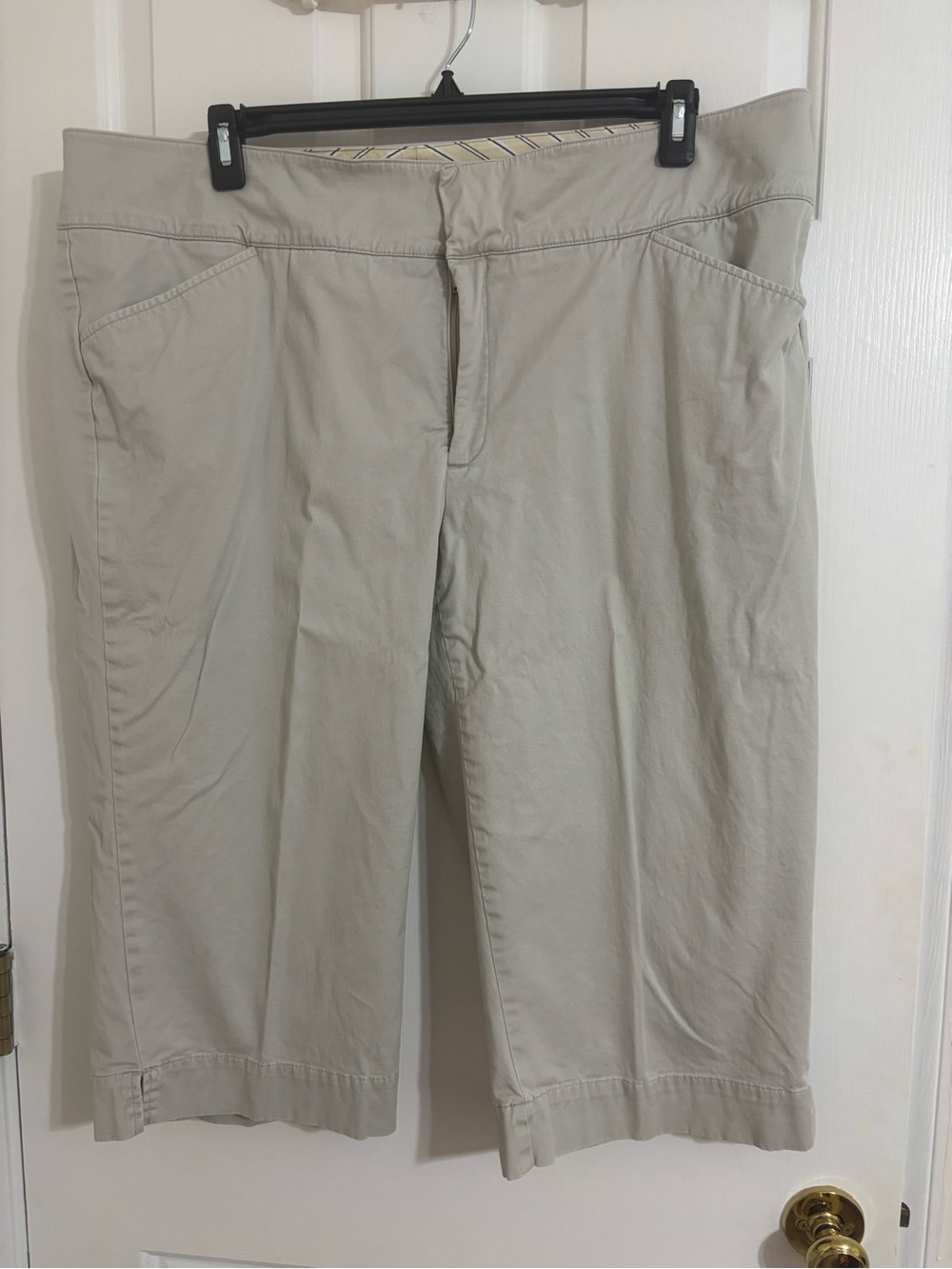 Dockers Women's Light Khaki Capri Pants